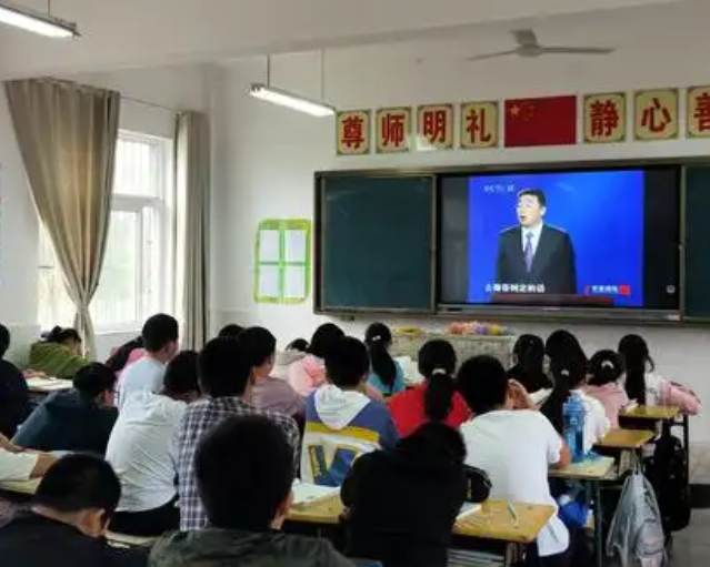 真正意义上可以全天候陪同学生的以相似教师的人物了解学生 真正意义上可以全天候陪同学生的以相似教师的人物了解学生