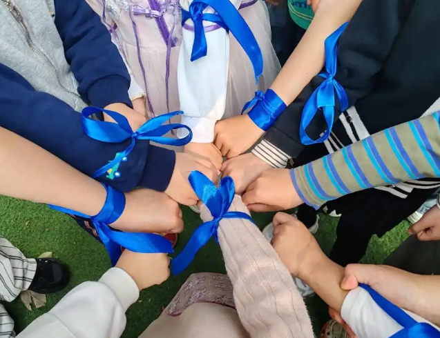 放飞幼年的想象与愿望不同节奏的孩子在同一片空间中自由表达